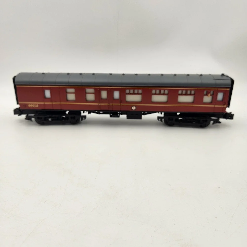 BR Maroon Mark 1 Passenger Coach 99720 HO OO Scale Model Train Carriage
